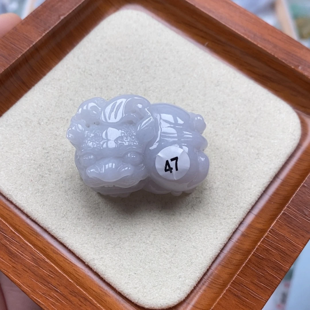 翡翠未镶嵌颈饰霸王貔貅