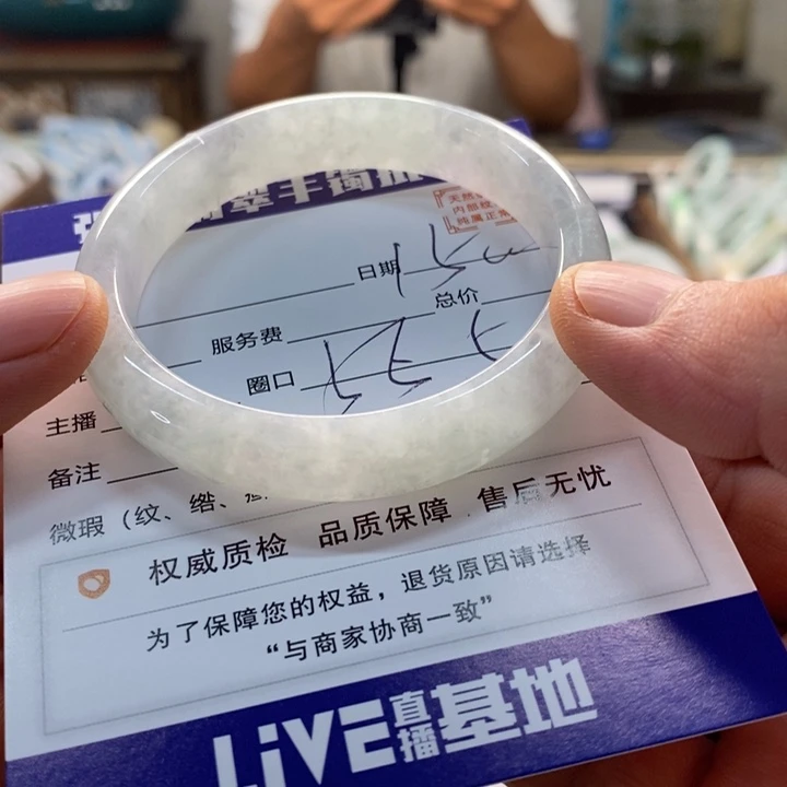 翡翠手镯未镶嵌翡翠手镯未镶嵌