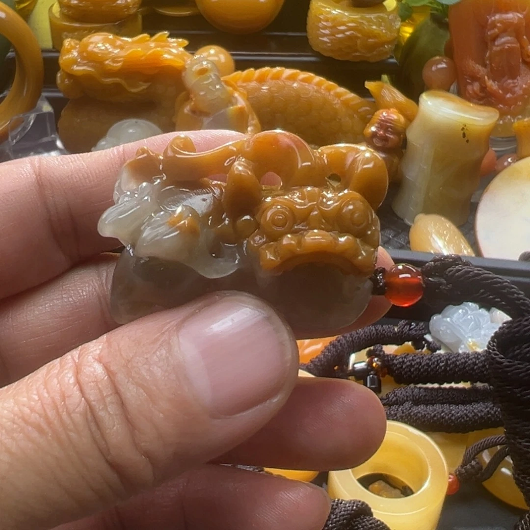 石英质玉未镶嵌颈饰