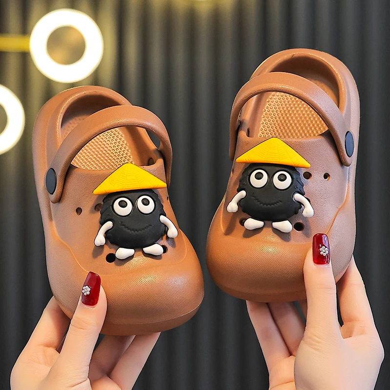 儿童洞洞鞋夏2025卡通女童2-6岁防滑软底男宝宝凉拖家居婴儿鞋
