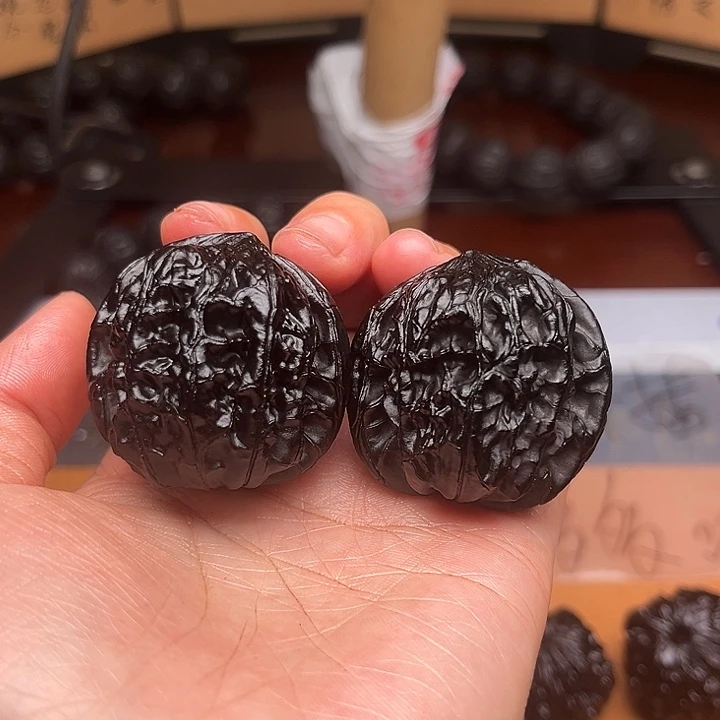 核桃青皮地闷手把件芭蕉扇 38