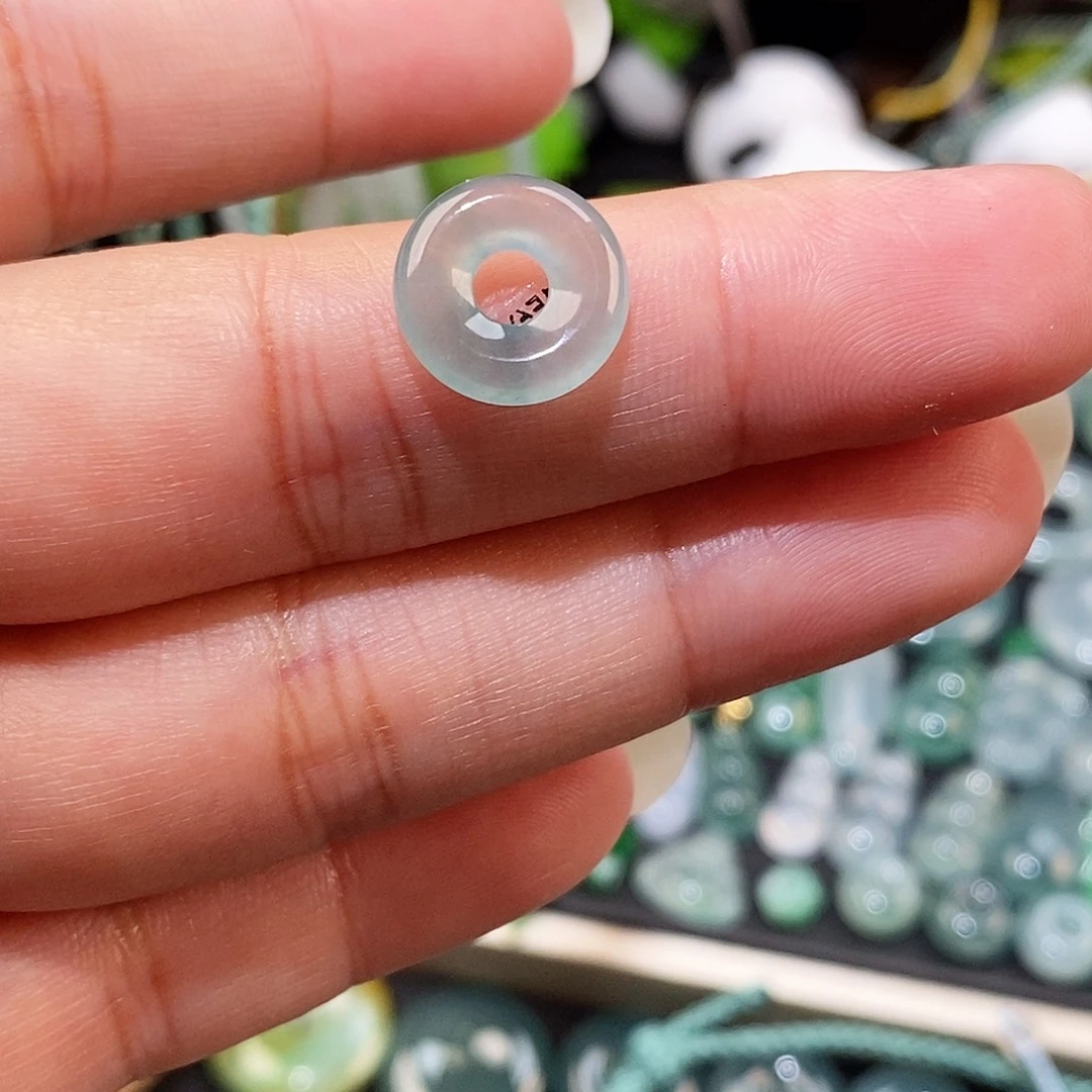 翡翠未镶嵌颈饰冰种甜甜圈