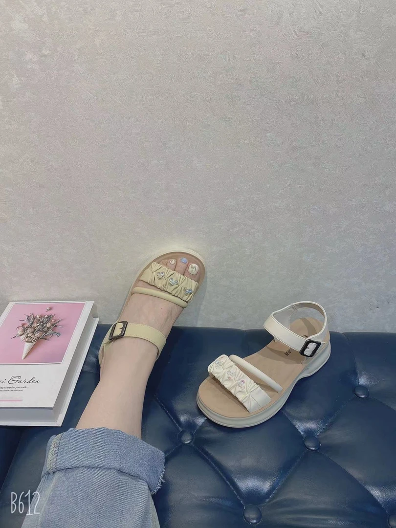 【保国女鞋】仙女风厚底休闲露趾拖鞋时尚休闲沙滩鞋粗跟（2605）