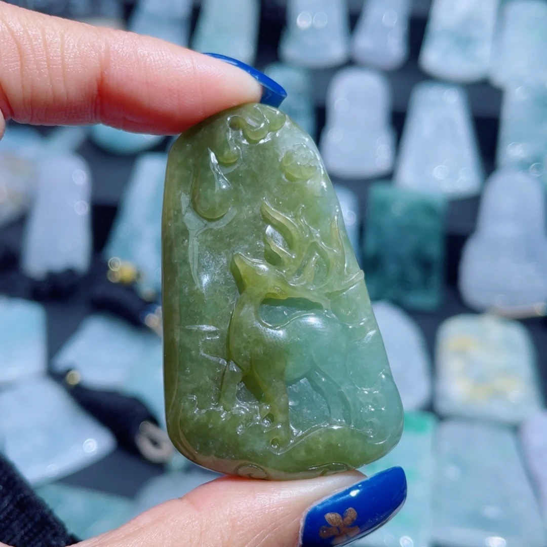翡翠未镶嵌颈饰一路有你