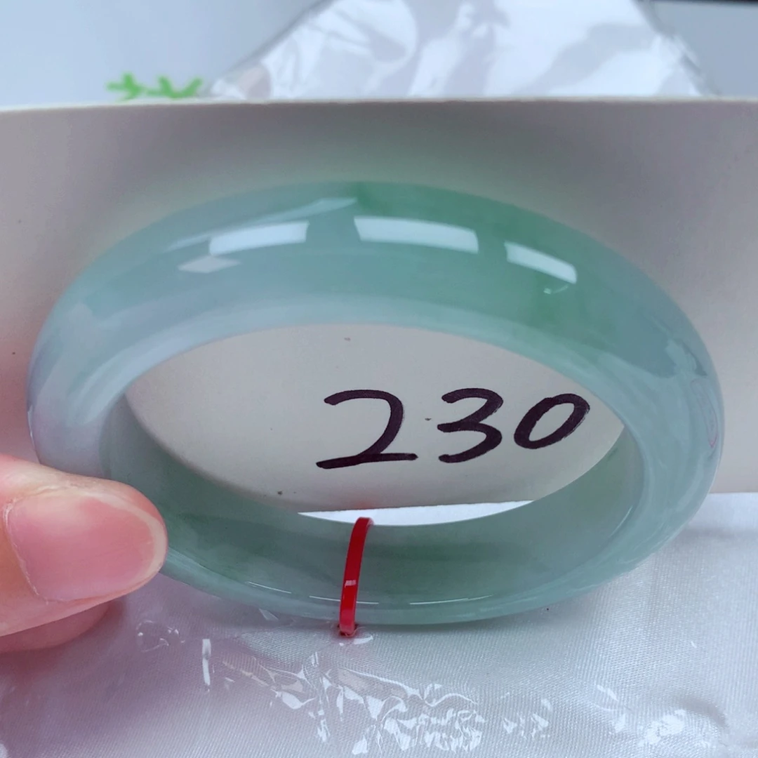翡翠手镯未镶嵌翡翠