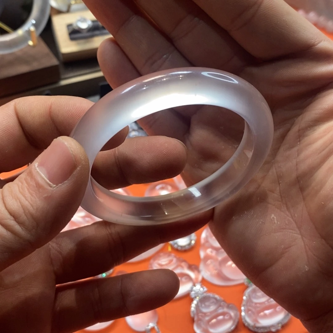 石英质玉颈饰未镶嵌冰***?