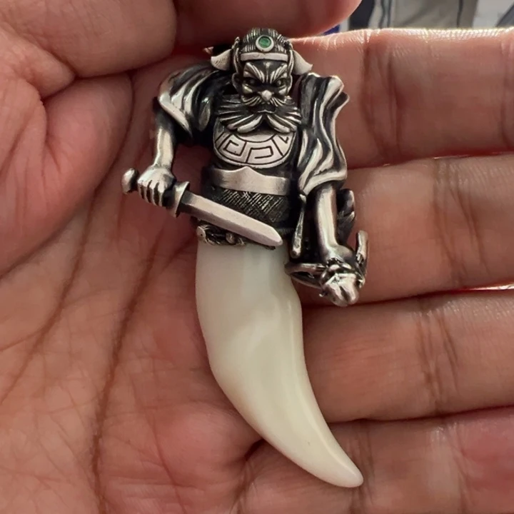 银S925镶嵌和田玉挂件