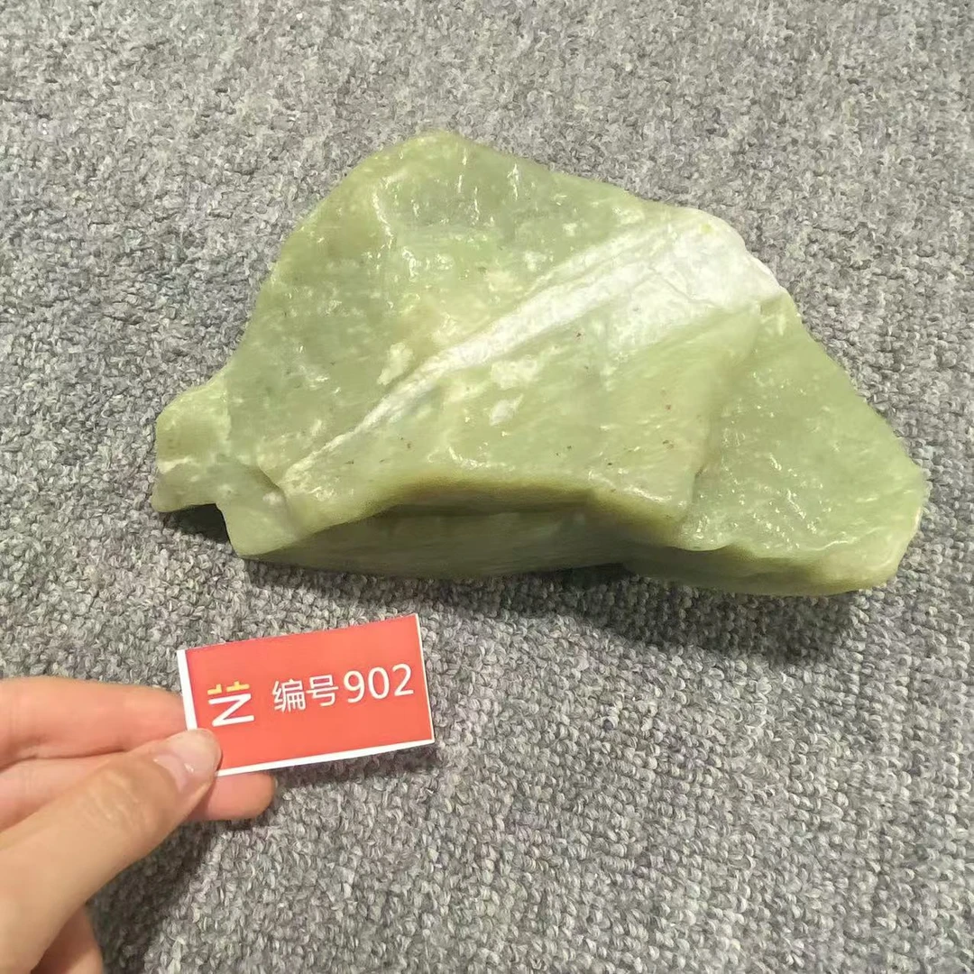 新疆玉料原石发一件编号902
