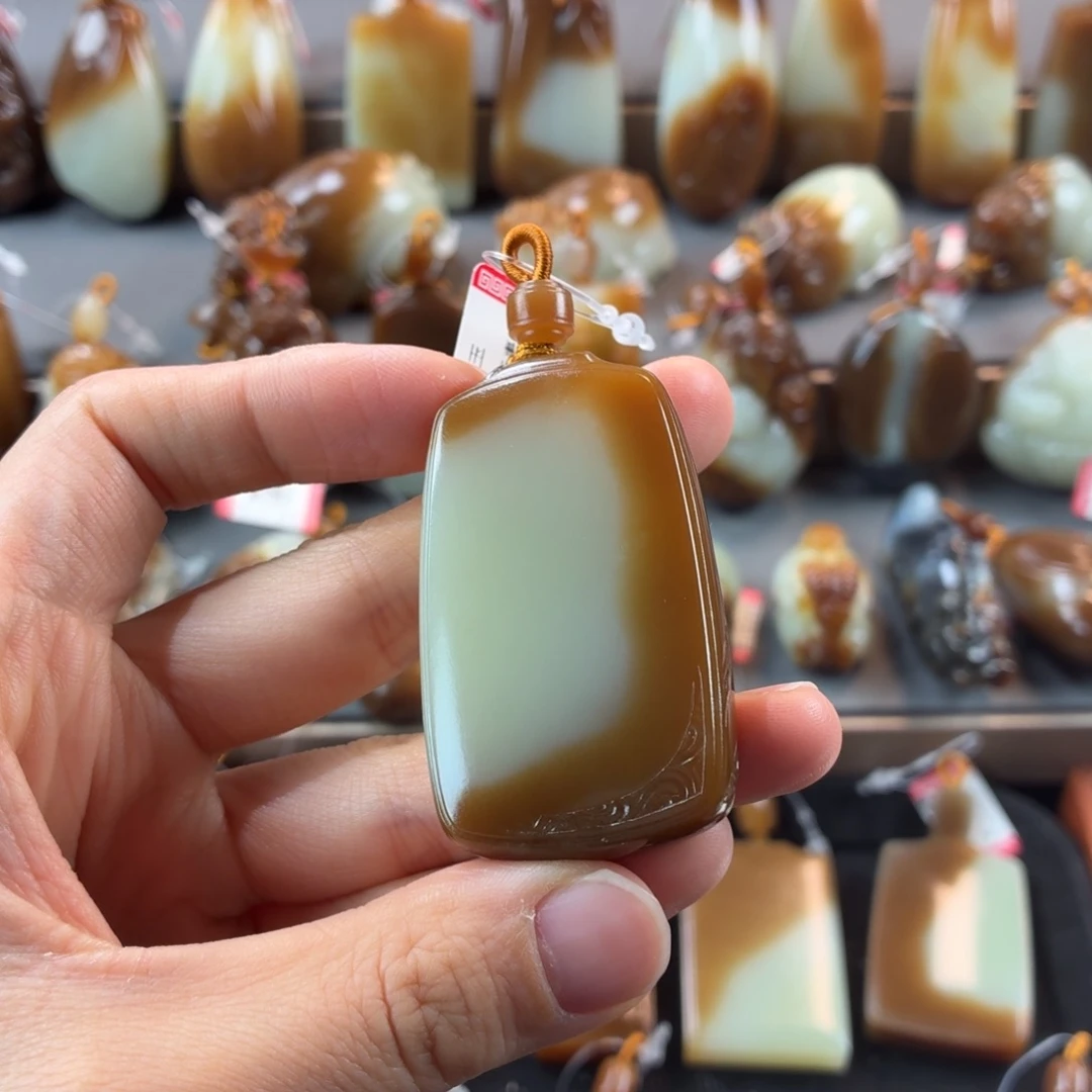 昆***兰和田玉未镶嵌颈饰