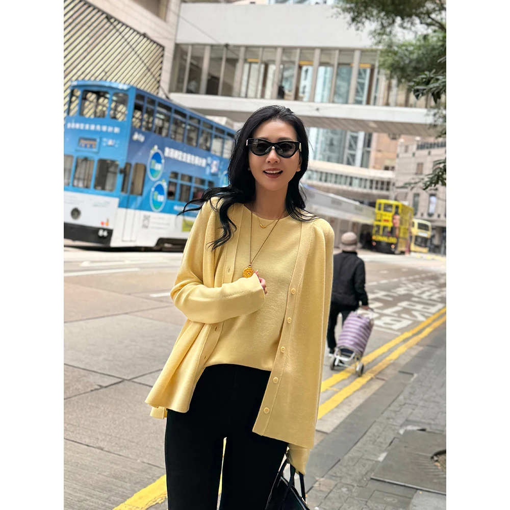 【王雯馨】“漫漫品味开衫”元宝针 精纺纱 侧开叉 显瘦百搭V领开衫