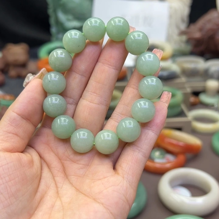 未镶嵌手镯石英岩玉