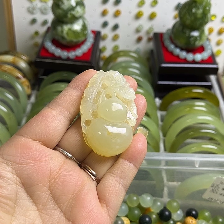 合金蛇纹石玉颈饰