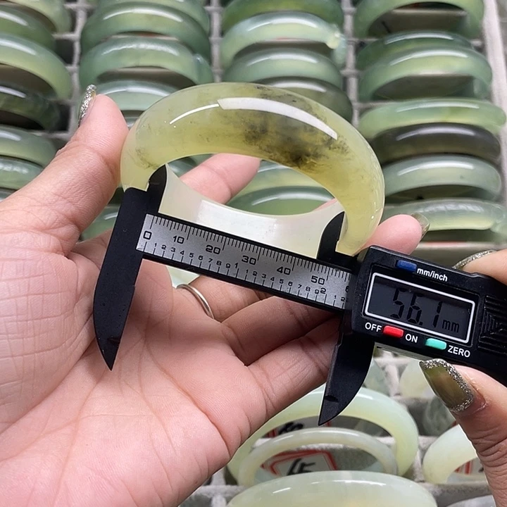 蛇纹石玉未镶嵌手镯47