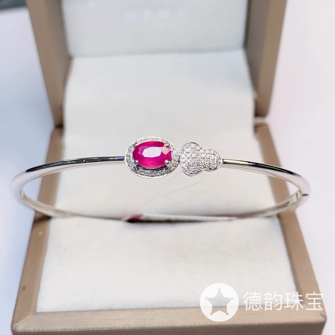 18K金镶嵌红宝石手镯
