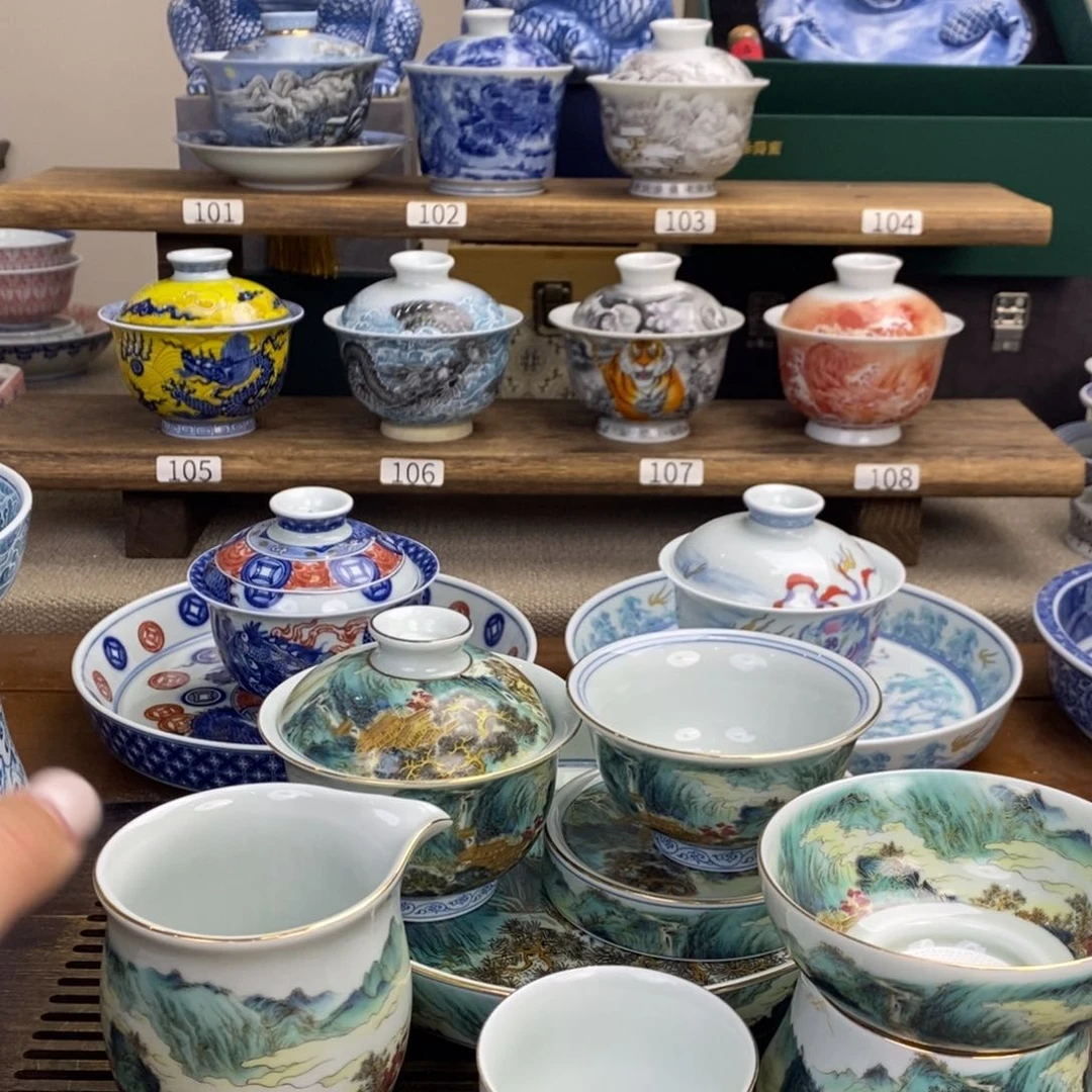珐琅粉彩锦绣山河图1