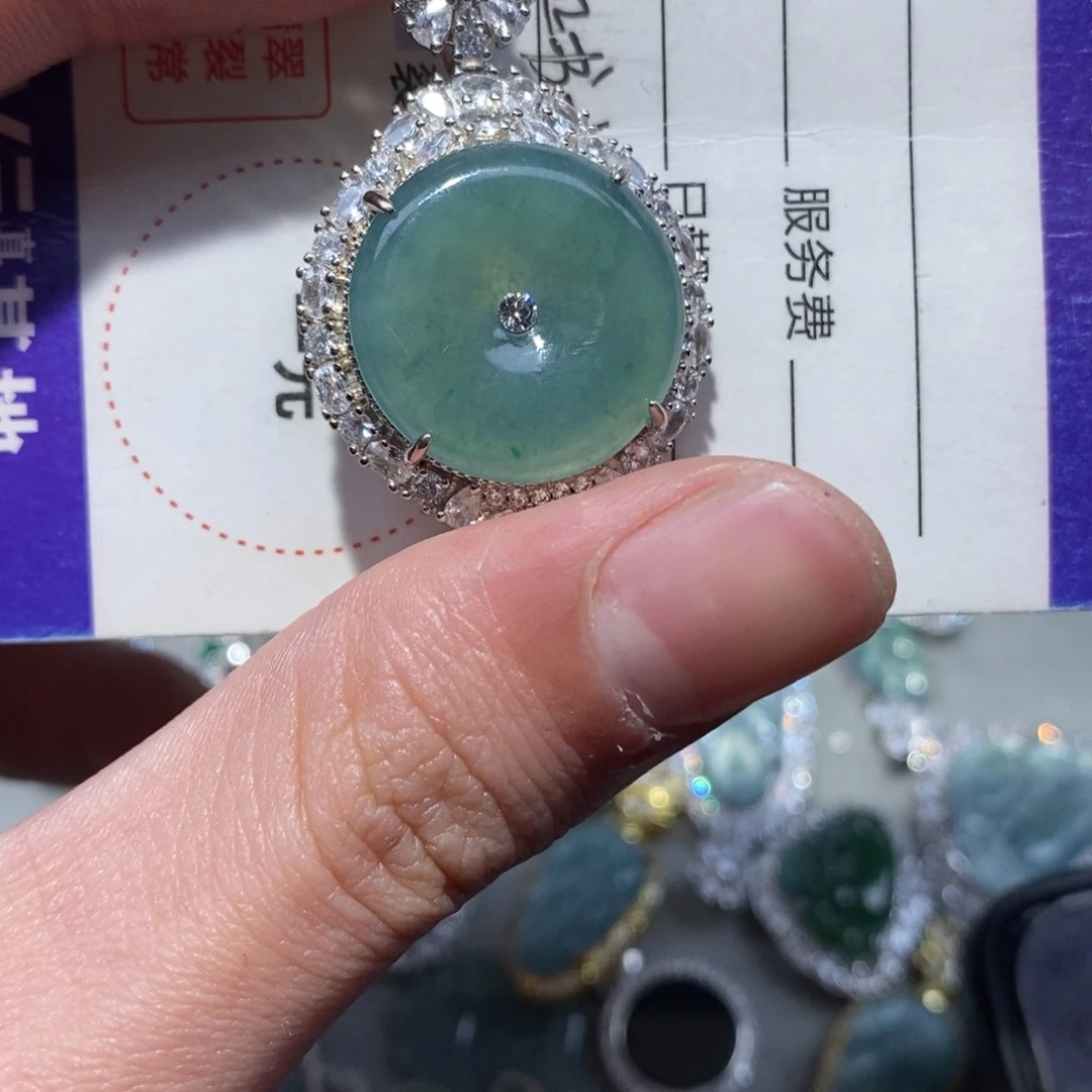 翡翠颈饰未镶嵌翡翠