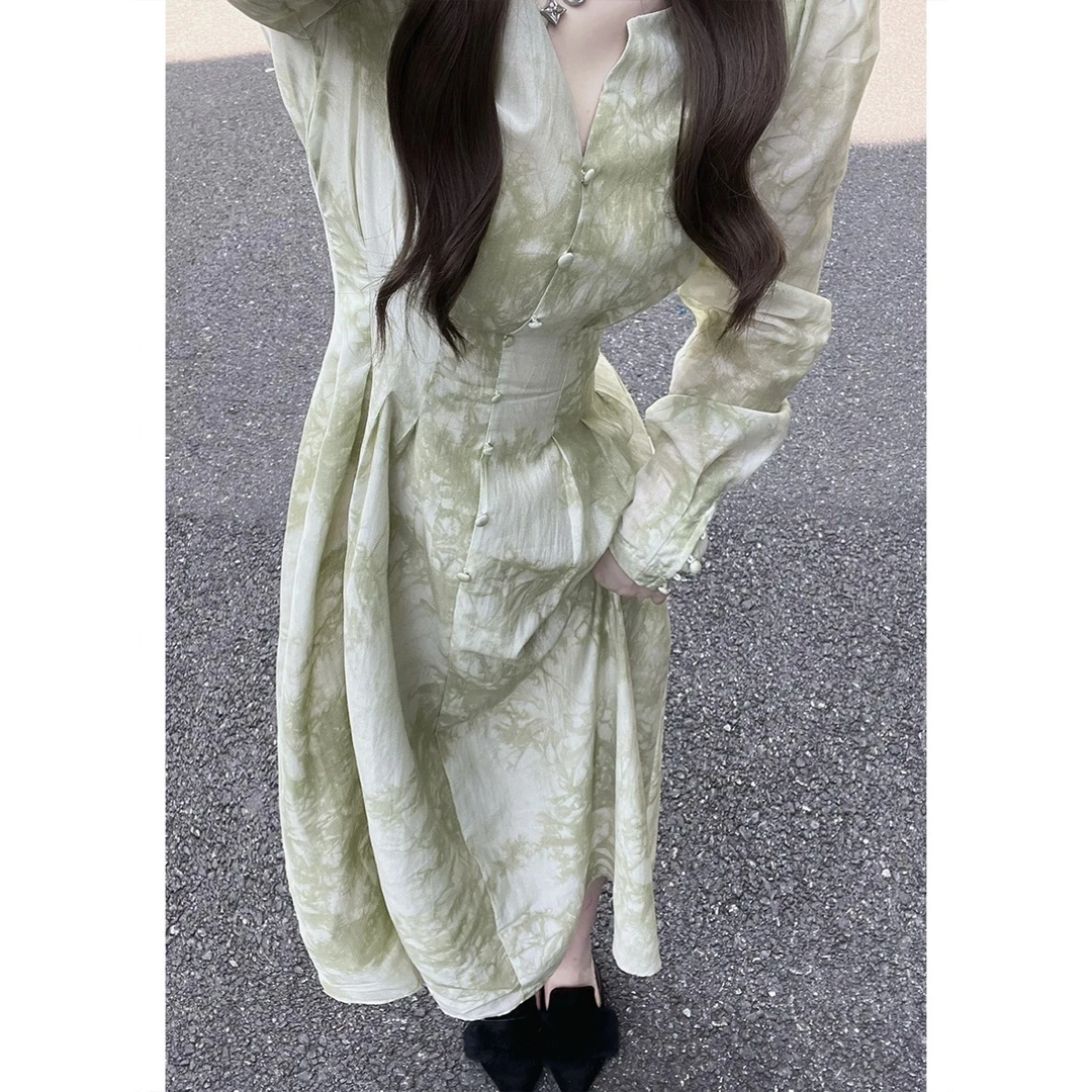 法式绿色泡泡袖长袖连衣裙女春秋早秋季垂坠感气质收腰显瘦长裙子