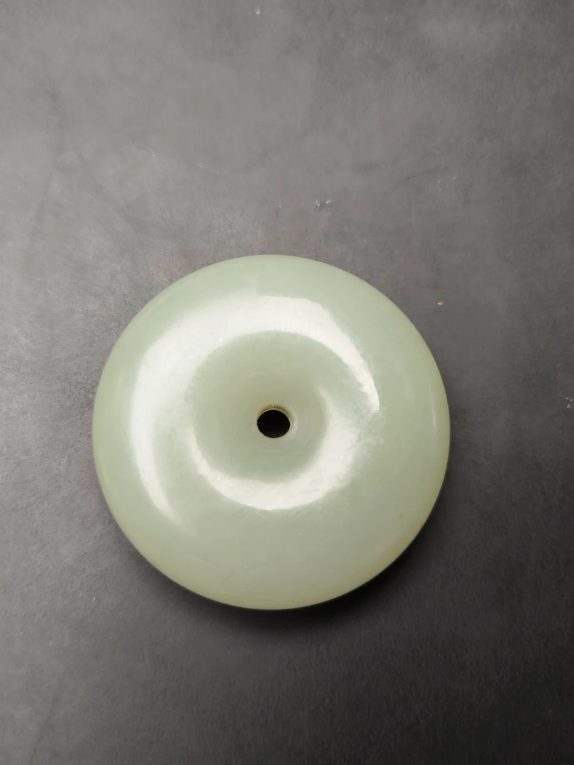 新疆和田玉吊坠.