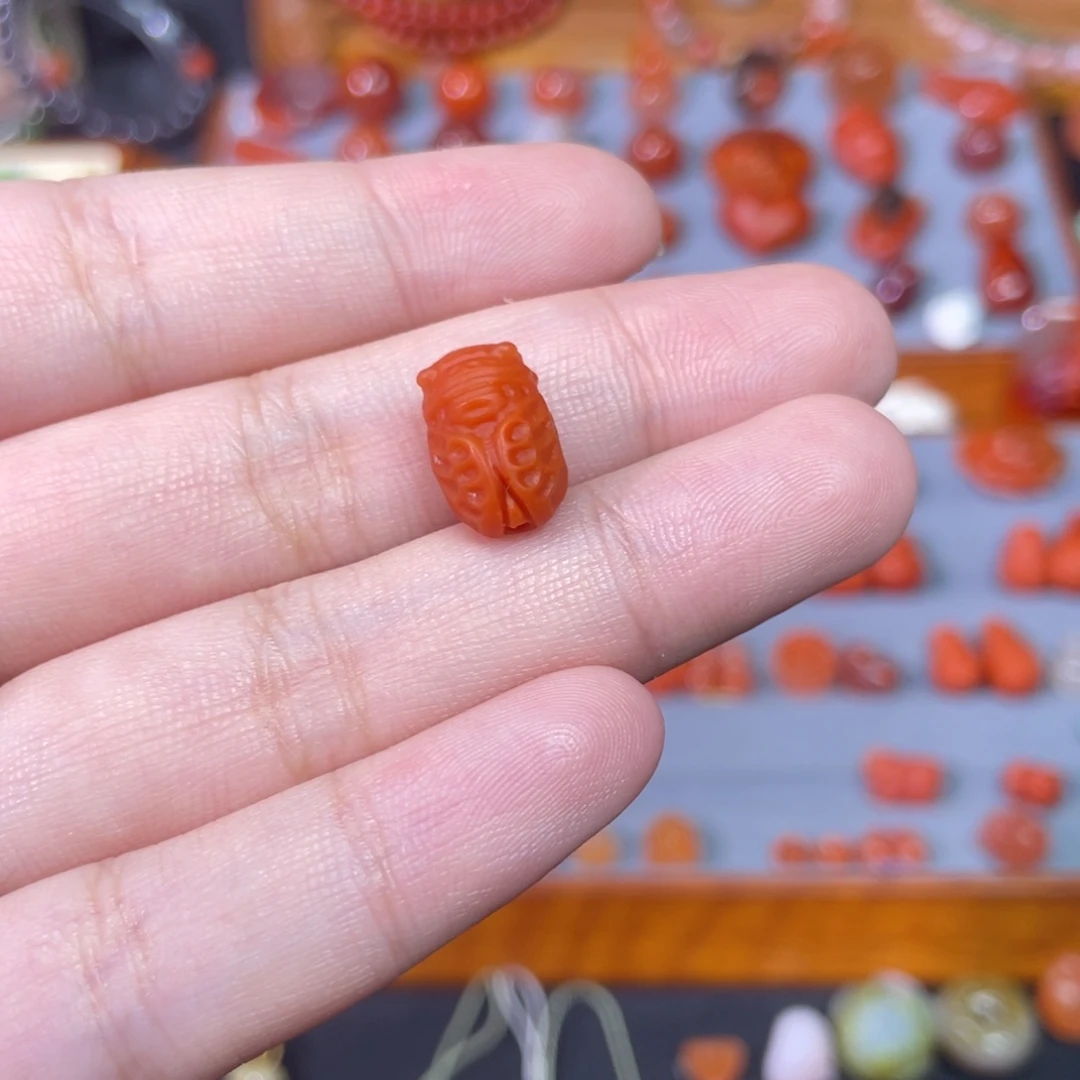 晓***宝未镶嵌金蝉南红玛瑙