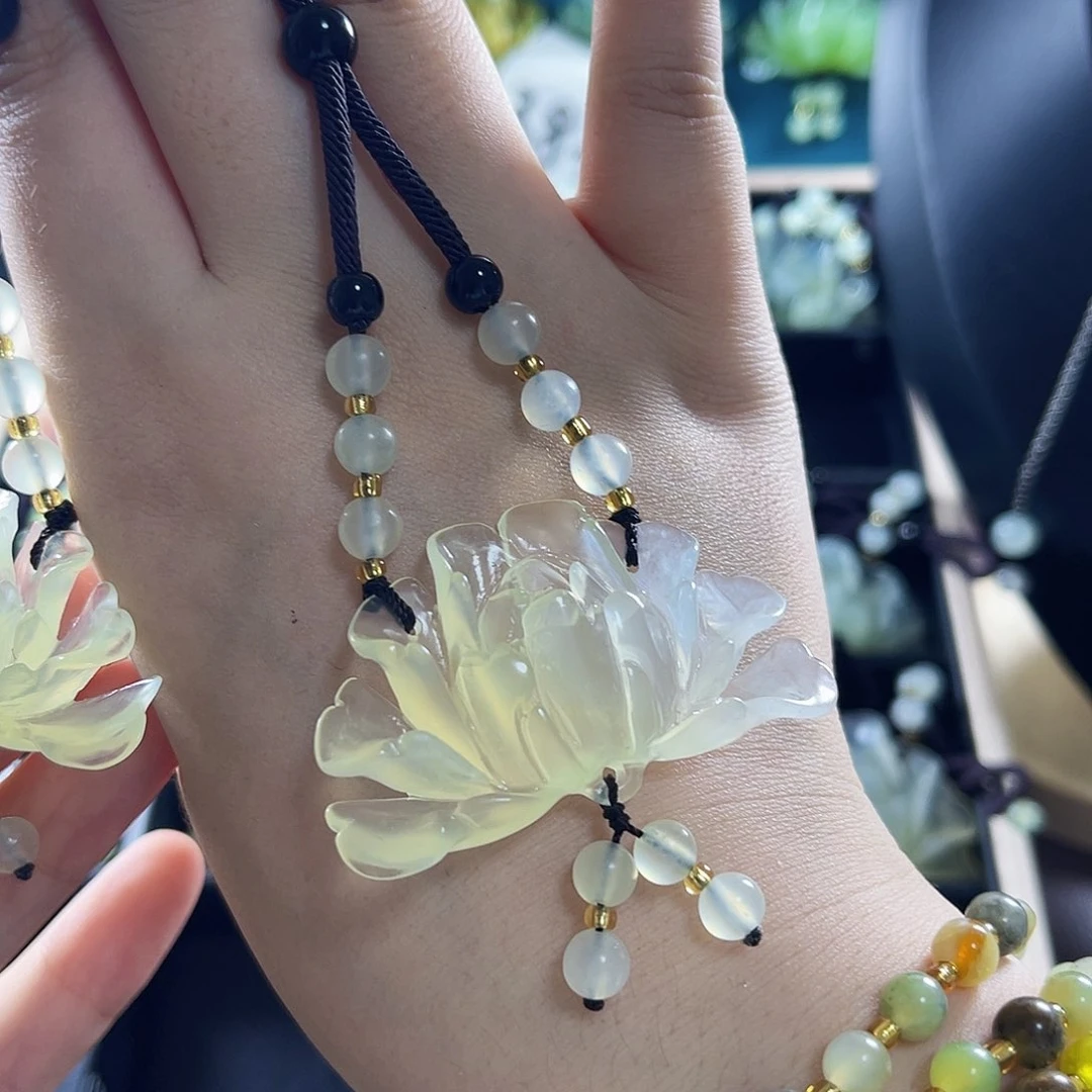 蛇纹石玉颈饰合金