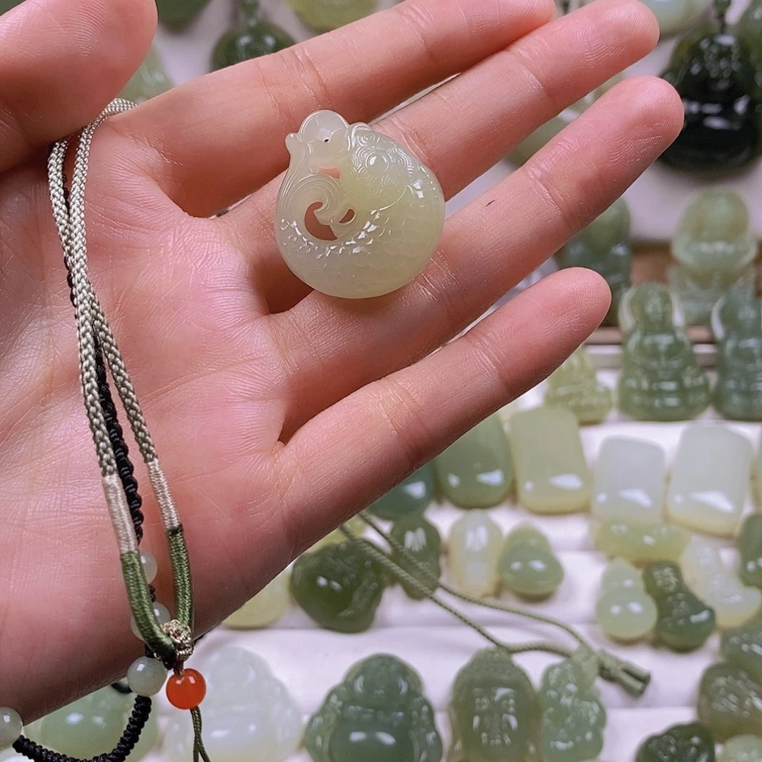 N***.和田玉未镶嵌颈饰