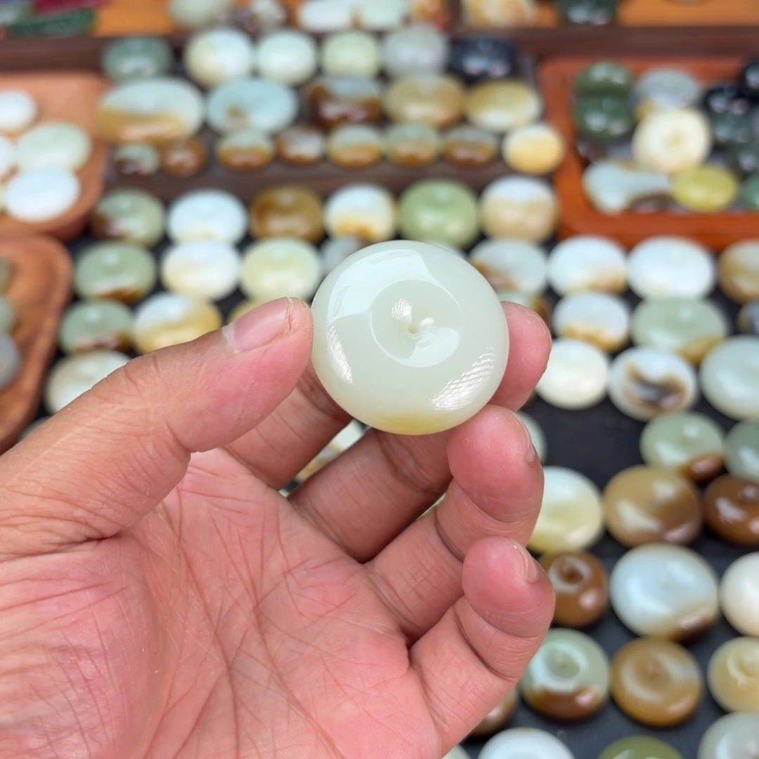 自***爱和田玉未镶嵌颈饰