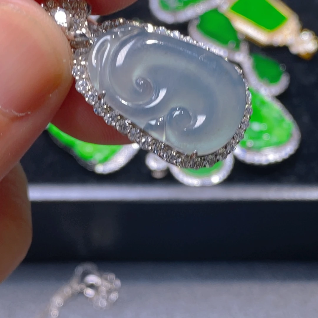 翡翠未镶嵌颈饰