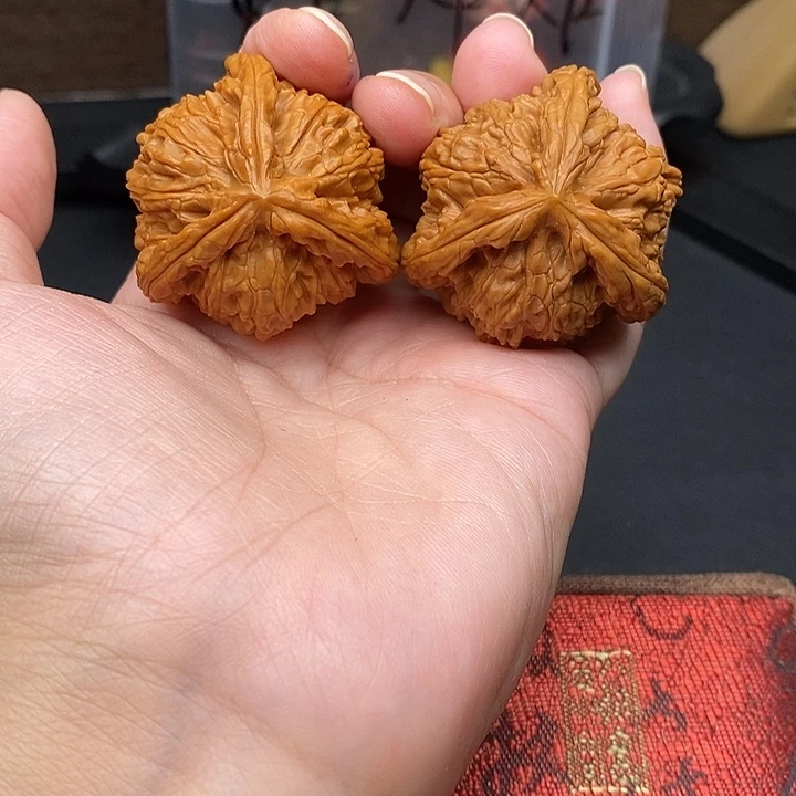 張***、把件文玩核桃白奔