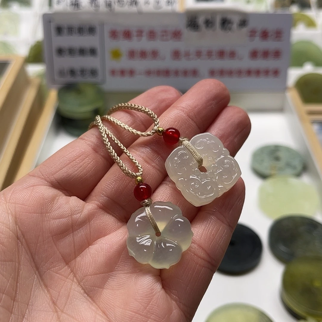 未镶嵌蛇纹石玉颈饰