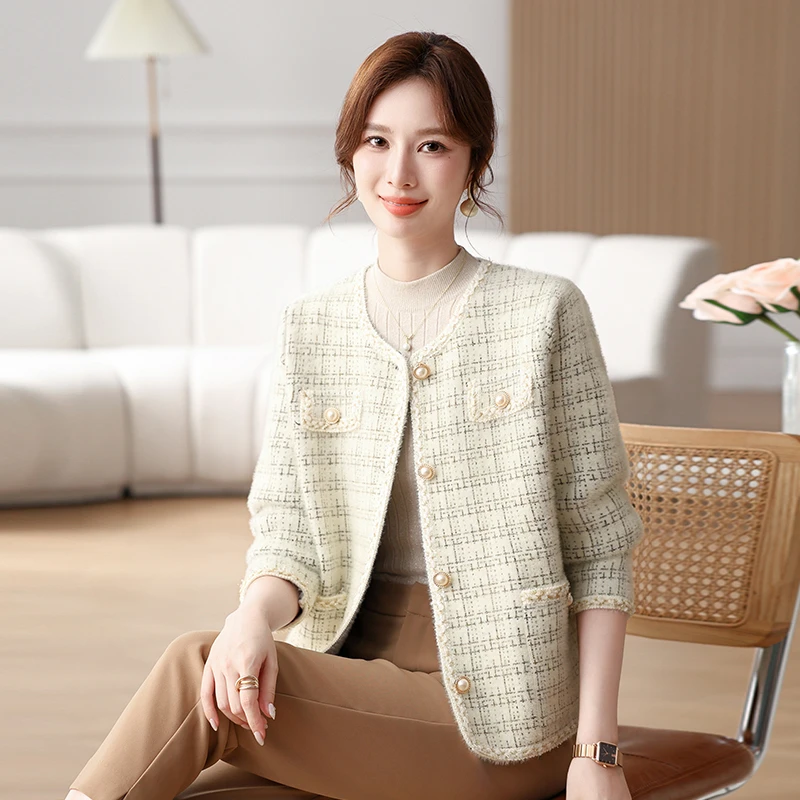 新款妈妈装时尚小香风外套中年女圆领短款西装中老年洋气毛呢上衣