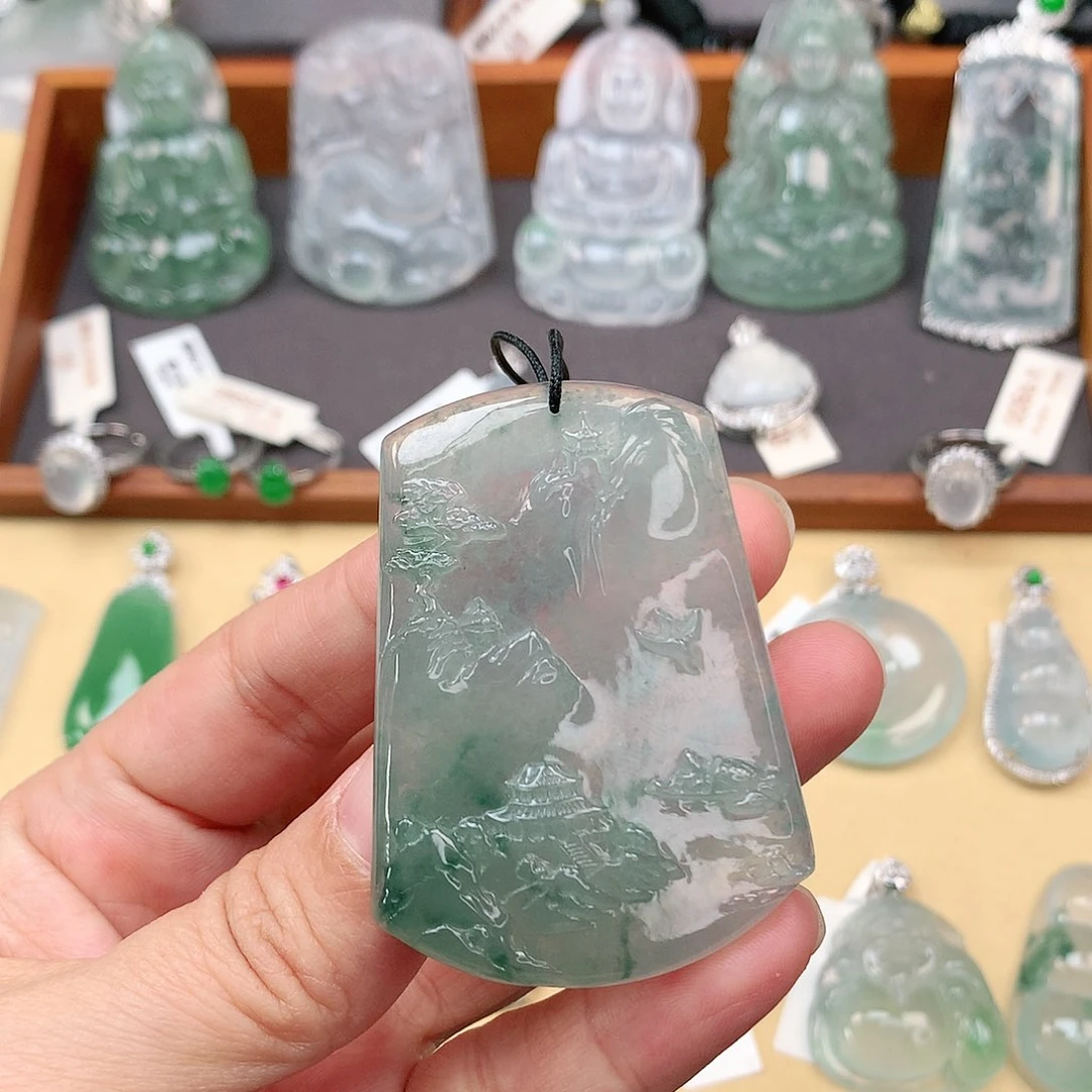 翡翠颈饰未镶嵌山水牌