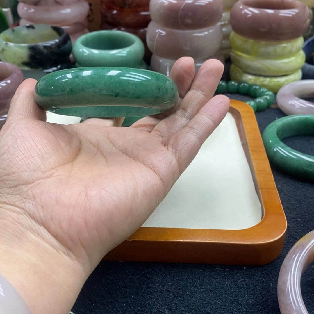 我***笑未镶嵌手镯石英质玉
