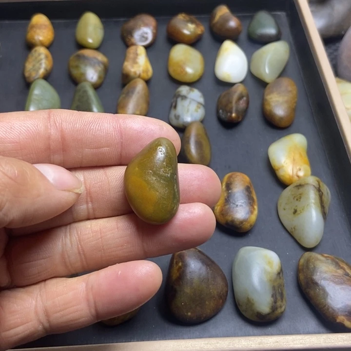 诗***方和田玉（糖玉）未镶嵌珠宝奇石