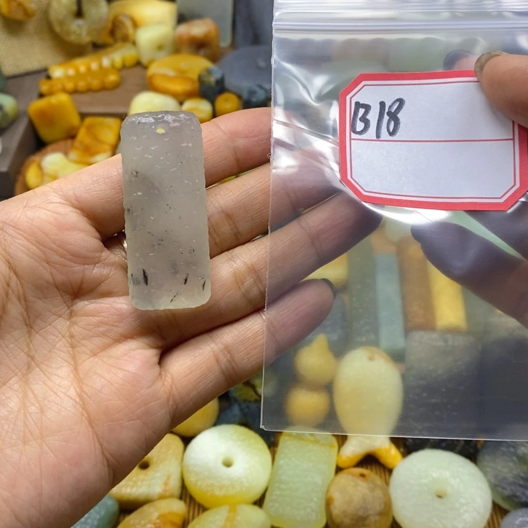 未镶嵌蛇纹石玉颈饰家***喵