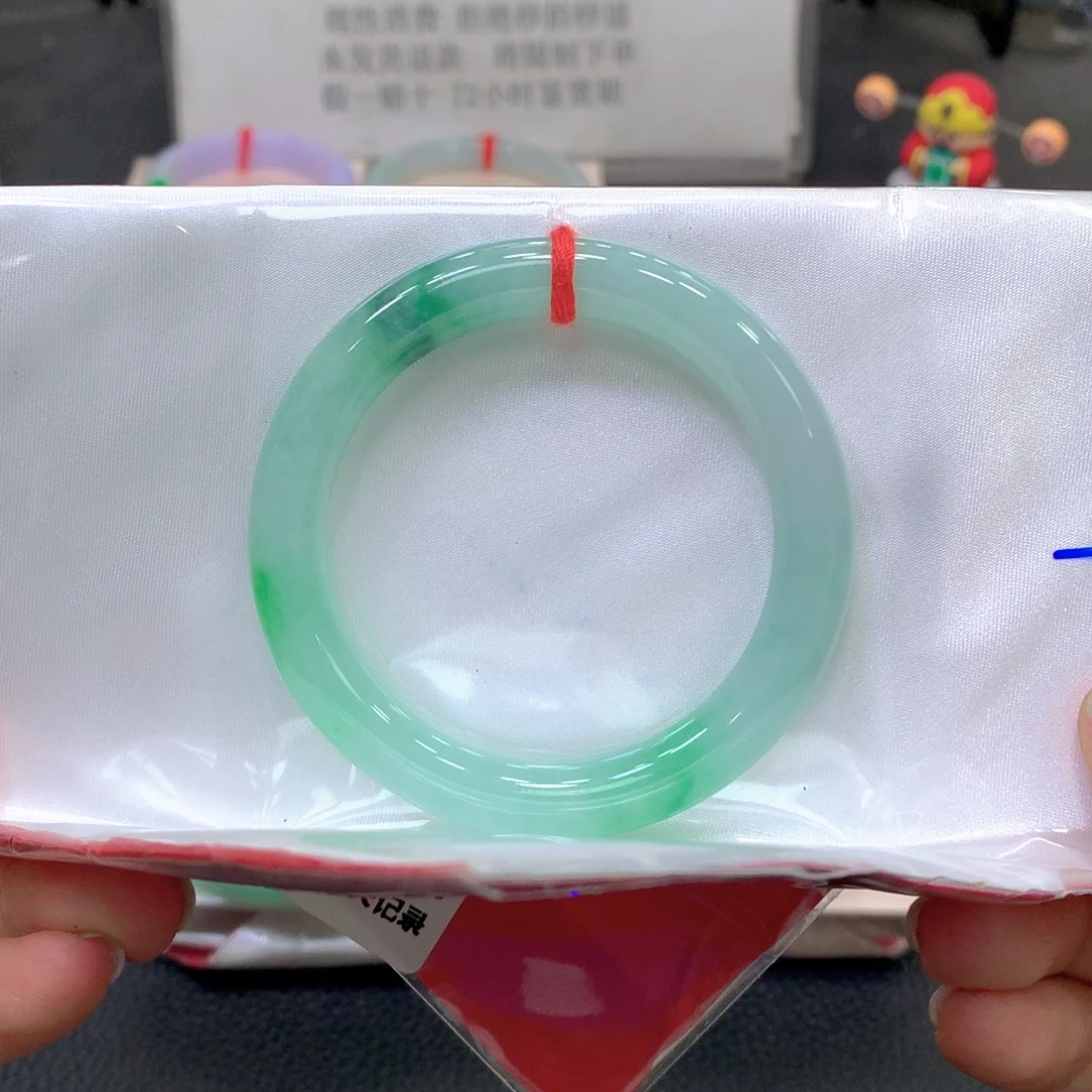 翡翠未镶嵌手镯52圆