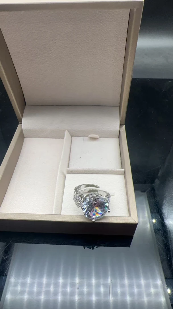 戒指 高端定制，经其百搭设计色彩缤纷精美绝伦