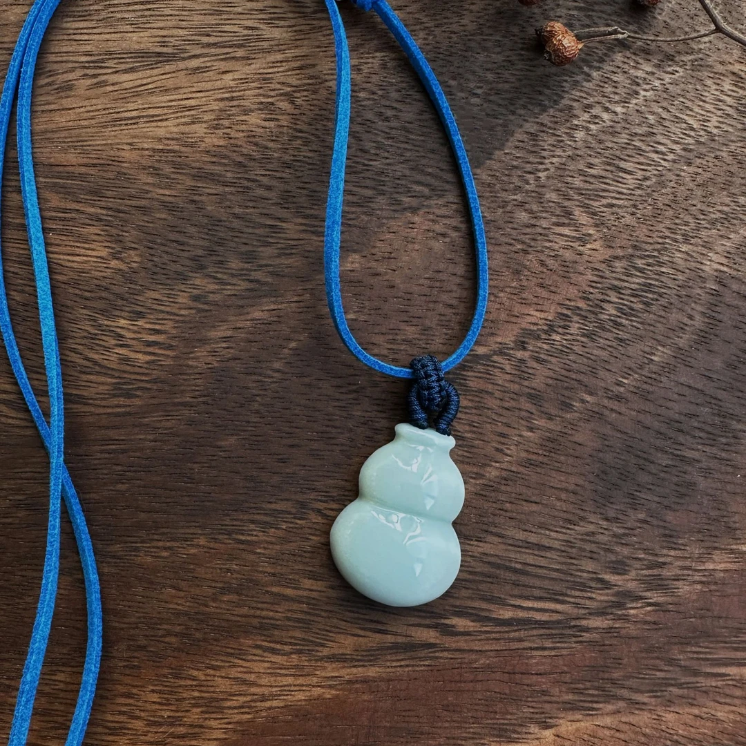 【云水谣】约35*25*11mm晴水蓝和田玉胖葫芦项链 多样性发一件