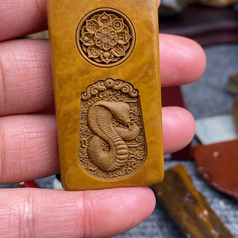 【闪购商品】原石雕刻手把件