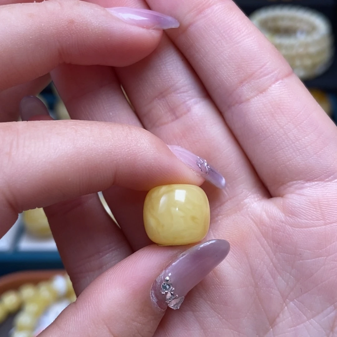 蜜蜡未镶嵌珠宝奇石12.5*11.3mm