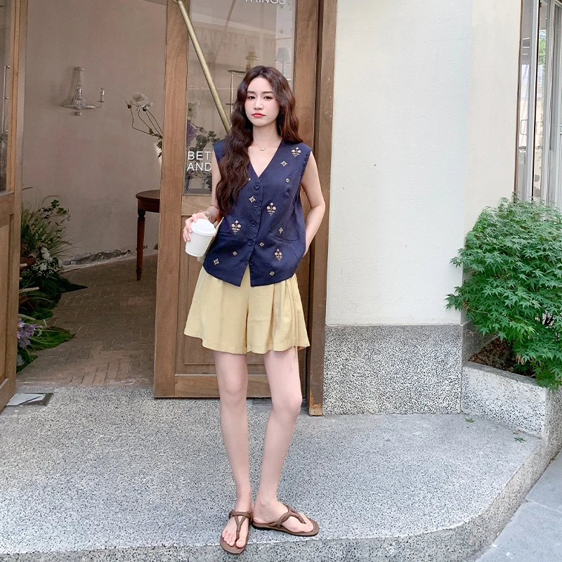 复古刺绣V领无袖马甲套装女夏季文艺通勤气质显瘦百褶短裤两件套