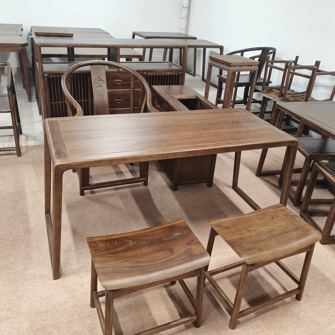 1.4桌子。两个元宝凳。一个茶水柜，一把圈椅