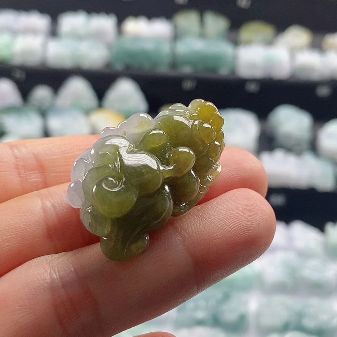 颈饰未镶嵌翡翠龙*哥翡翠貔貅