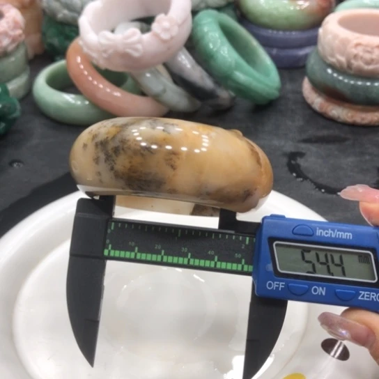 未镶嵌石英质玉珠宝半成品40