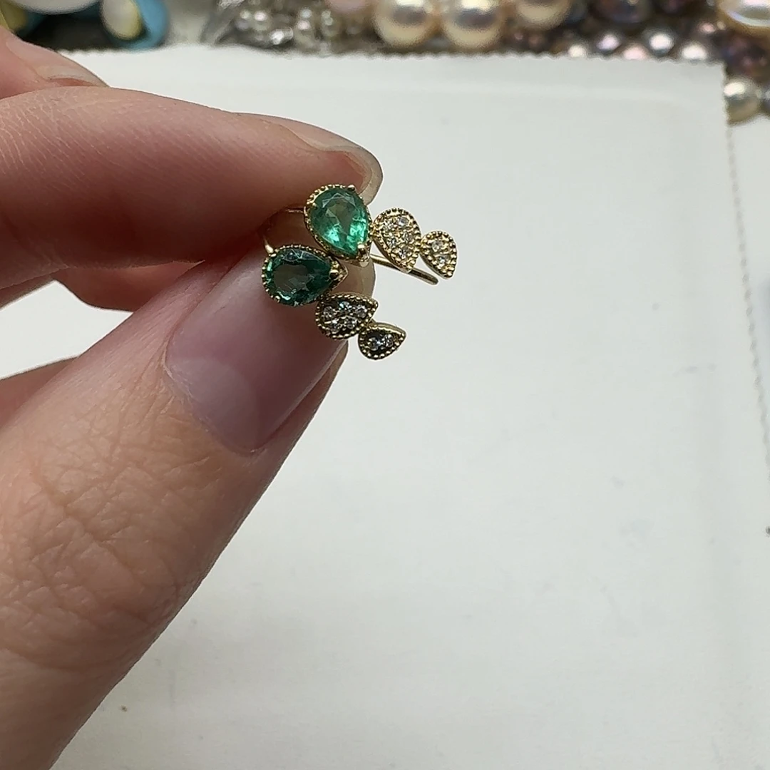 18K金镶嵌耳饰祖母绿