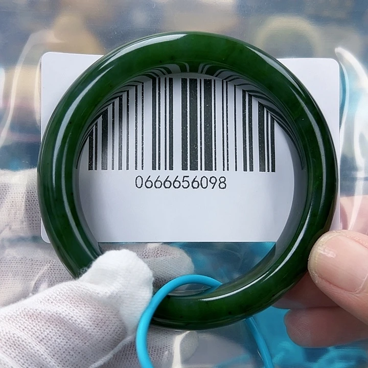 和田玉手镯未镶嵌微瑕56.57