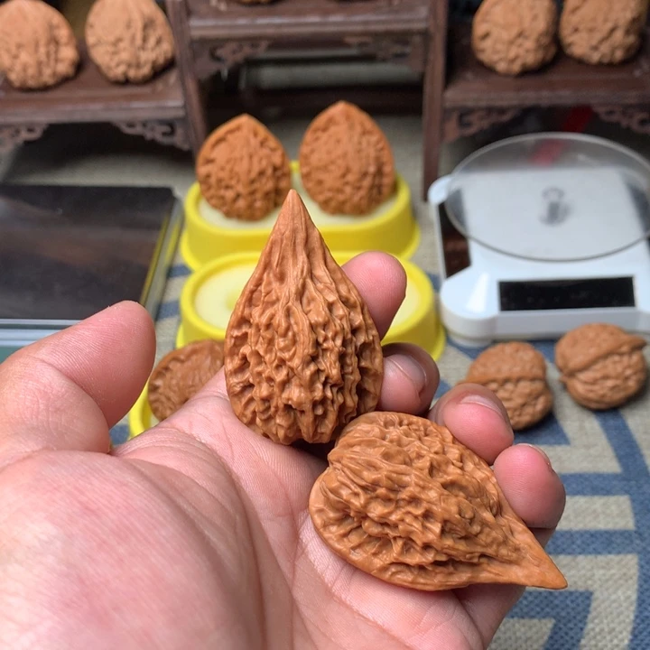 桃核把件初*红缨枪好看