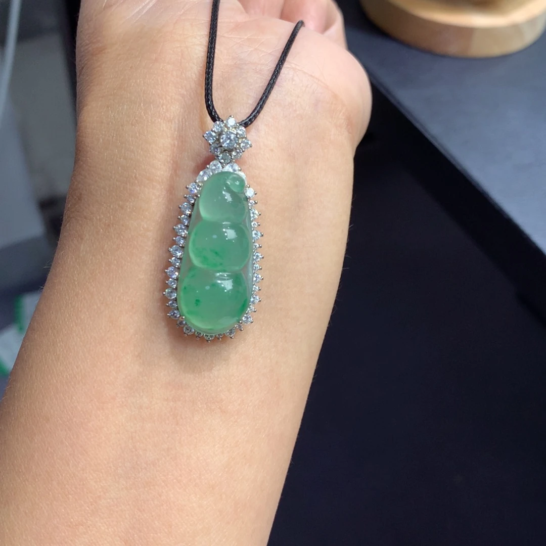 颈饰银S925镶嵌石英质玉（非洲翠）