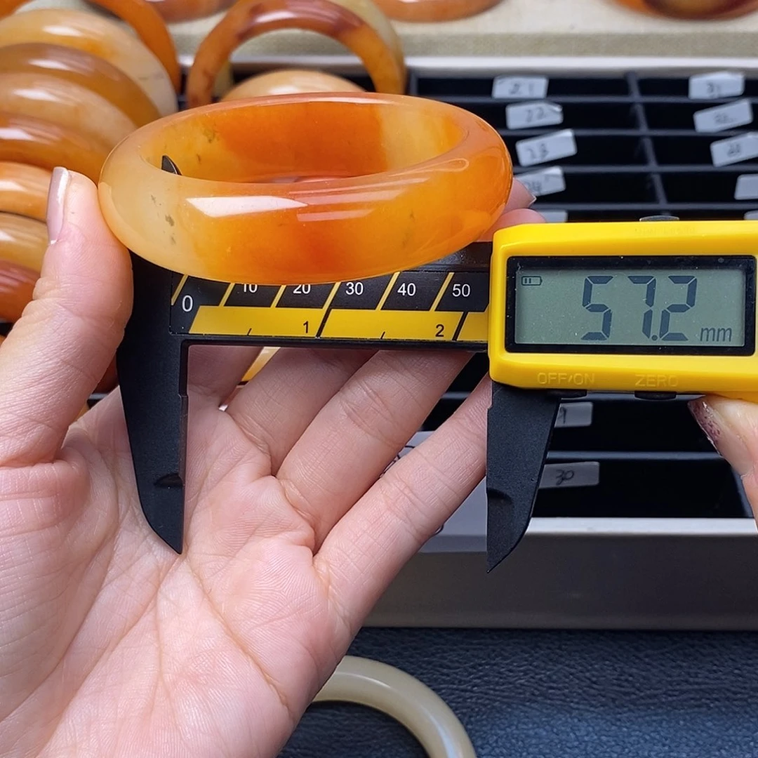 未镶嵌石英质玉（黄龙玉）手镯21号