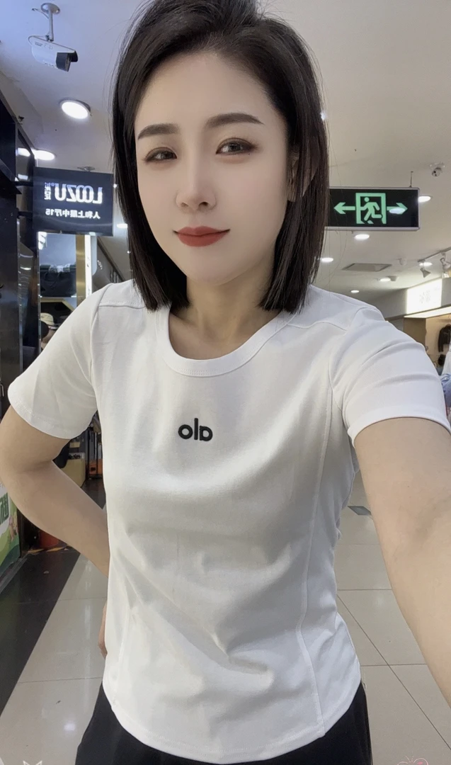 刺绣字母T恤圆领潮流女款百搭短袖