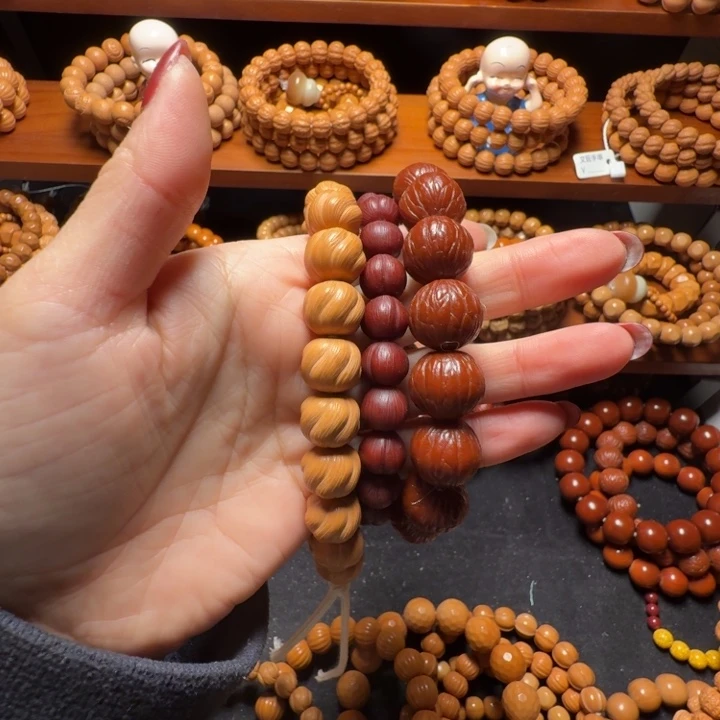 年***荒猴头核桃吊坠卷卷酥聚宝盆屁桃